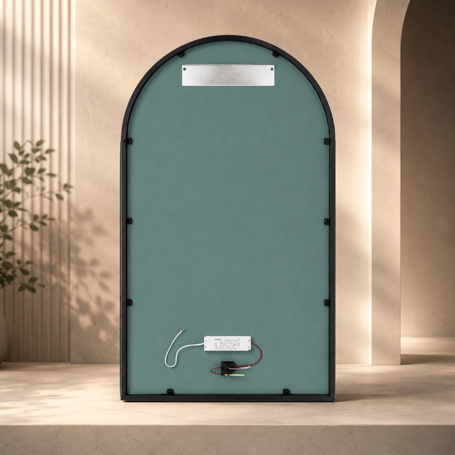 Parte trasera de espejo de baño con componentes electrónicos integrados y sistema de fijación.
